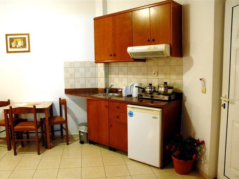 Danelis Studios & Apartments 말리아 외부 사진